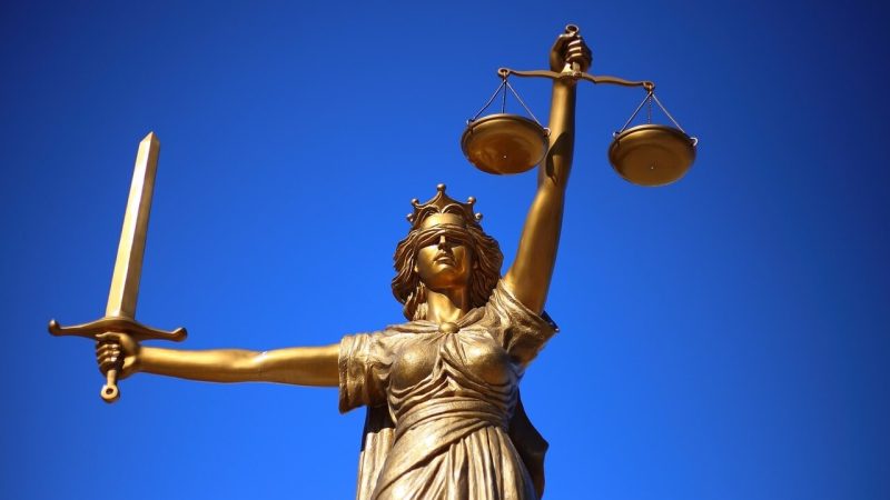 Quali sono le differenze tra un avvocato civilista e uno penalista?