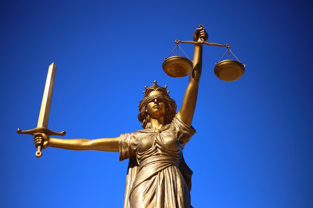 Quali sono le differenze tra un avvocato civilista e uno penalista?